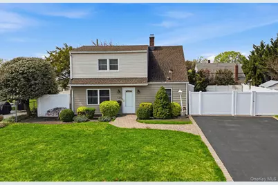 124 Saddle Lane, Levittown, NY 11756 - Photo 36
