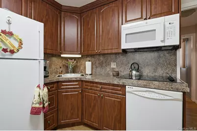 124 Saddle Lane, Levittown, NY 11756 - Photo 18