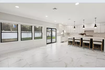 129 Tardy Lane S, Wantagh, NY 11793 - Photo 10