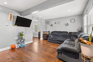 30 S 28th St, Wyandanch, NY 11798 - Photo 4