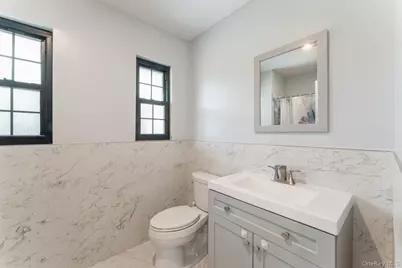 2 Foxwood Road, Great Neck, NY 11024 - Photo 12