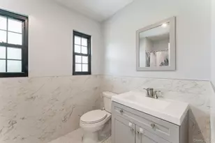 2 Foxwood Rd, Great Neck, NY 11024 - Photo 12