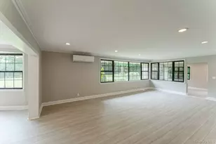 2 Foxwood Rd, Great Neck, NY 11024 - Photo 8