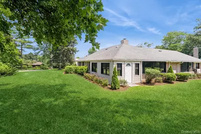 2 Foxwood Road, Great Neck, NY 11024 - Photo 2