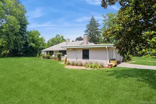 2 Foxwood Rd, Great Neck, NY 11024 - Photo 4