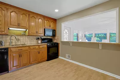 21 Kreuz Drive, West Nyack, NY 10994 - Photo 8