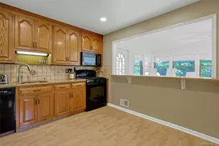 21 Kreuz Dr, West Nyack, NY 10994 - Photo 8