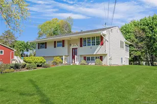 21 Kreuz Dr, West Nyack, NY 10994 - Photo 2