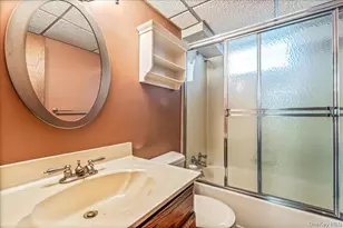 21 Norman St, Lynbrook, NY 11563 - Photo 20