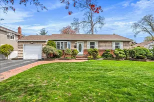 21 Norman St, Lynbrook, NY 11563 - Photo 2