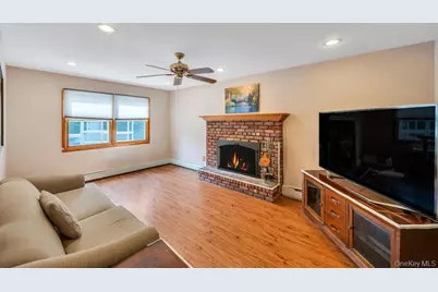 64 Muttontown Eastwoods Road, Syosset, NY 11791 - Photo 10