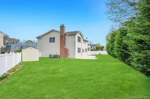 64 Muttontown Eastwoods Rd, Syosset, NY 11791 - Photo 6