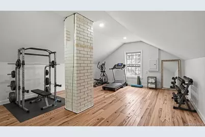 219 E 238th Street, Bronx, NY 10470 - Photo 8