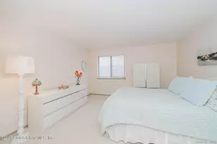 31 Stonegate Dr, New York, NY 10304 - Photo 8