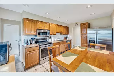 56 Pamlico Avenue, Ronkonkoma, NY 11779 - Photo 14