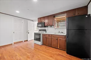 35 Fallkill Ave, Poughkeepsie, NY 12601 - Photo 10