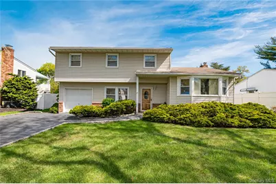 17 Wentworth Drive, Dix Hills, NY 11746 - Photo 2