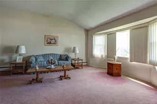 17 Wentworth Dr, Dix Hills, NY 11746 - Photo 20