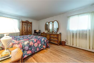 17 Wentworth Drive, Dix Hills, NY 11746 - Photo 32
