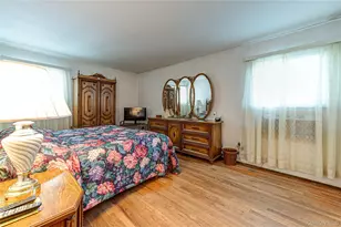 17 Wentworth Dr, Dix Hills, NY 11746 - Photo 32