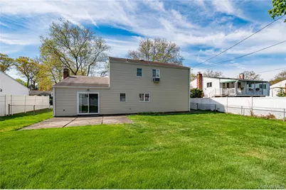 17 Wentworth Drive, Dix Hills, NY 11746 - Photo 8