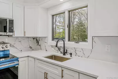 104 Cedarhurst Avenue, Medford, NY 11763 - Photo 14