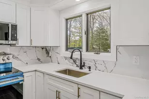 104 Cedarhurst Ave, Medford, NY 11763 - Photo 14