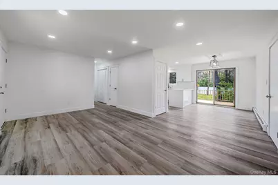 104 Cedarhurst Avenue, Medford, NY 11763 - Photo 18