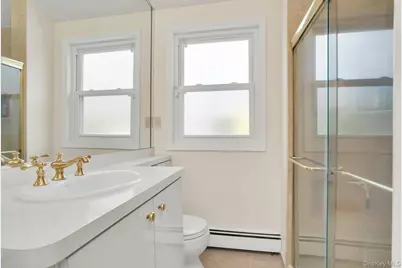 [Address not provided], Dix Hills, NY 11746 - Photo 32