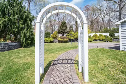 [Address not provided], Dix Hills, NY 11746 - Photo 42
