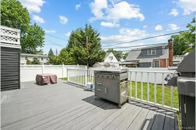 6 Willow Road, New Hyde Park, NY 11040 - Photo 8