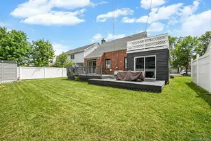6 Willow Rd, New Hyde Park, NY 11040 - Photo 4