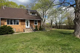 41 Princeton St, Bay Shore, NY 11706 - Photo 2
