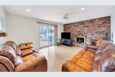 9 Chester Street, Smithtown, NY 11787 - Photo 20