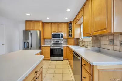 9 Chester Street, Smithtown, NY 11787 - Photo 18
