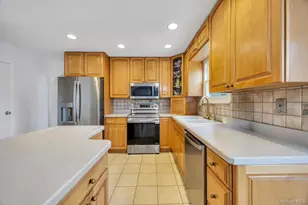 9 Chester St, Smithtown, NY 11787 - Photo 18