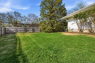 15 Saddle Ln, Huntington Station, NY 11746 - Photo 34