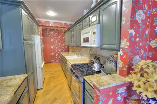 75 S Middle Neck Rd, Great Neck, NY 11021 - Photo 16