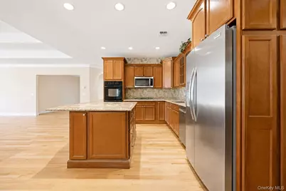 381 Altessa Boulevard, Melville, NY 11747 - Photo 18