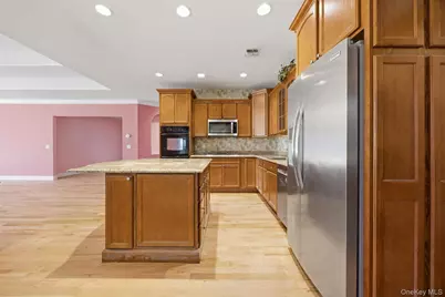 381 Altessa Boulevard, Melville, NY 11747 - Photo 10