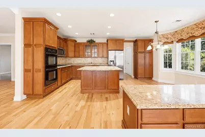 381 Altessa Boulevard, Melville, NY 11747 - Photo 16