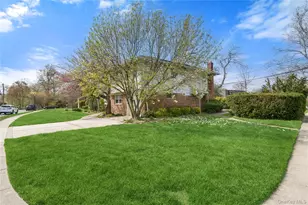 2 Starfire Ln, Williston Park, NY 11596 - Photo 2