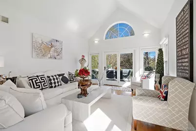25 Hopkins Lane, Armonk, NY 10504 - Photo 4
