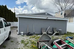 354 Beachview St, Copiague, NY 11726 - Photo 22