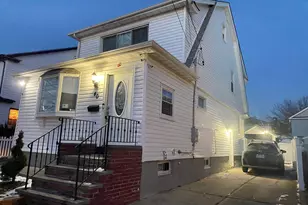 40 S 16th St, New Hyde Park, NY 11040 - Photo 2