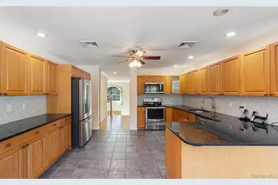 70 Oak Pond Lane, Mahopac, NY 10541 - Photo 8