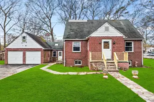 25 Revilo Ave, Shirley, NY 11967 - Photo 2