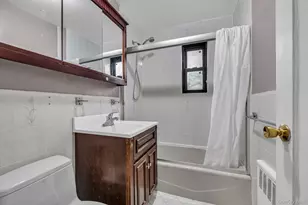 44 Terrace Cir, Great Neck, NY 11021 - Photo 12