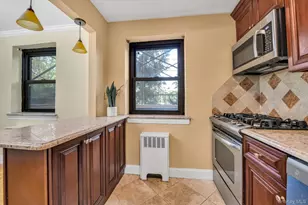 44 Terrace Cir, Great Neck, NY 11021 - Photo 8