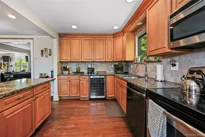 365 Old Mamaroneck Road, White Plains, NY 10605 - Photo 10